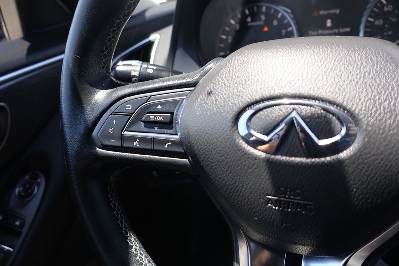 INFINITI Q50 Vehicle Full-screen Gallery Image 23