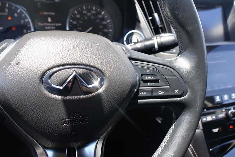 INFINITI Q50 Vehicle Full-screen Gallery Image 24