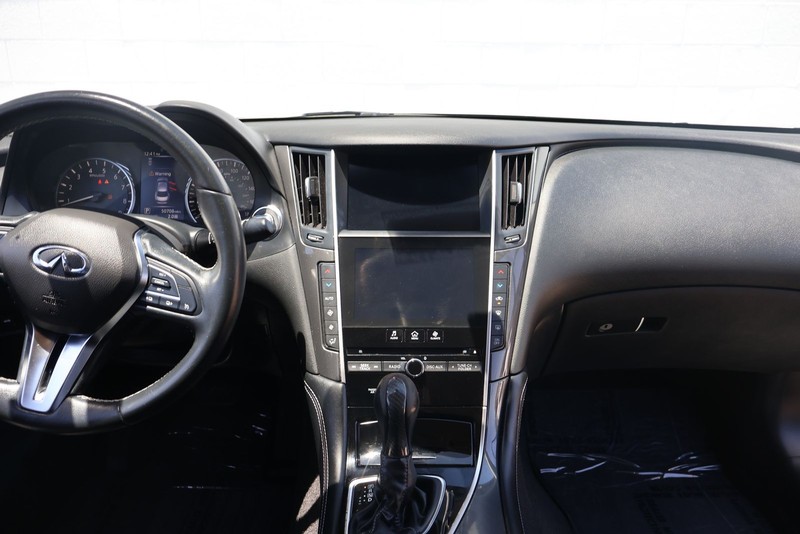 INFINITI Q50 Vehicle Full-screen Gallery Image 25