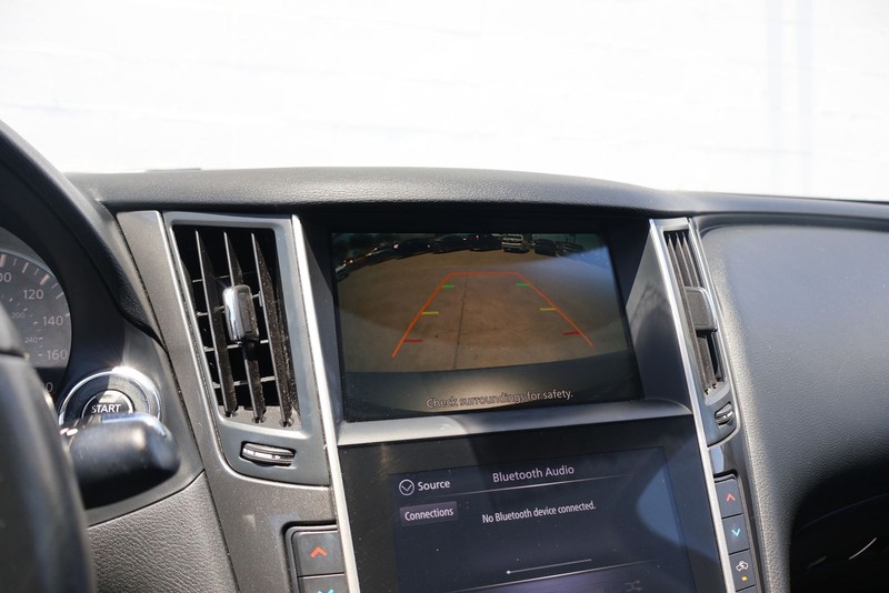 INFINITI Q50 Vehicle Full-screen Gallery Image 27