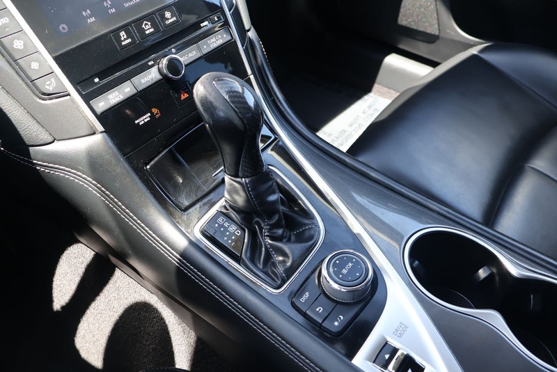 INFINITI Q50 Vehicle Full-screen Gallery Image 28