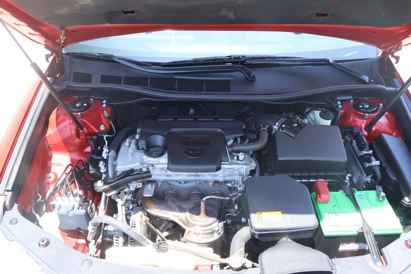 Toyota Camry Vehicle Full-screen Gallery Image 12