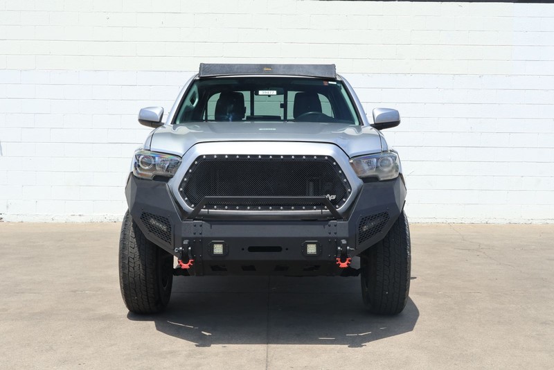 Toyota Tacoma Vehicle Full-screen Gallery Image 03