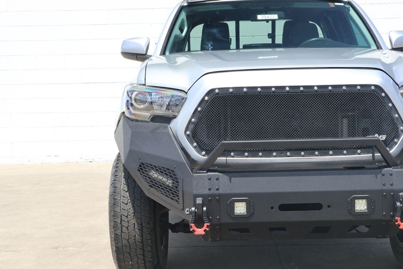 Toyota Tacoma Vehicle Full-screen Gallery Image 04