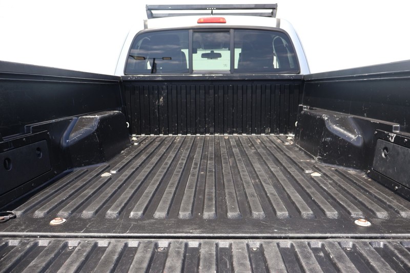 Toyota Tacoma Vehicle Full-screen Gallery Image 08
