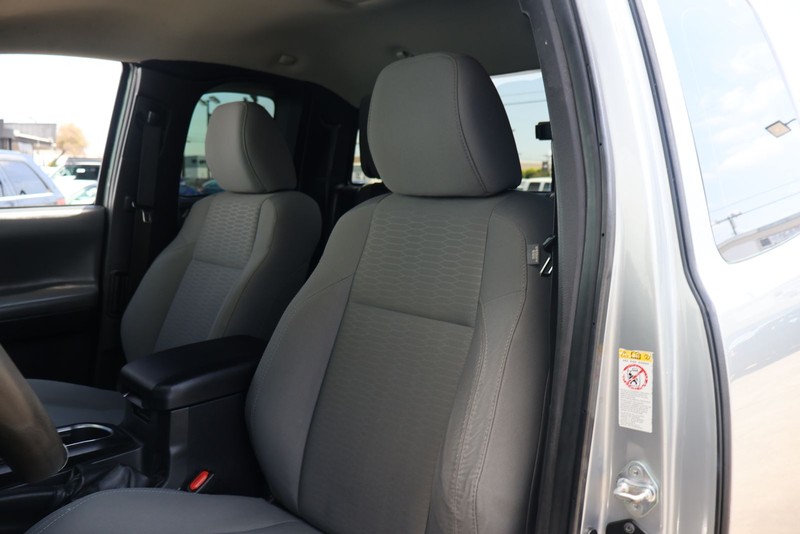Toyota Tacoma Vehicle Full-screen Gallery Image 16