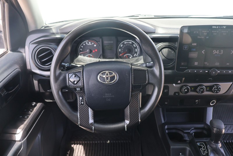 Toyota Tacoma Vehicle Full-screen Gallery Image 23