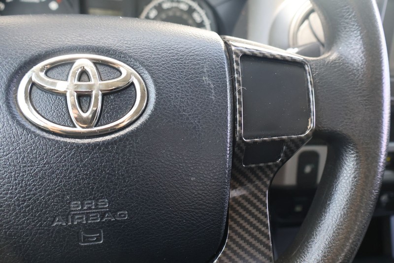 Toyota Tacoma Vehicle Full-screen Gallery Image 25