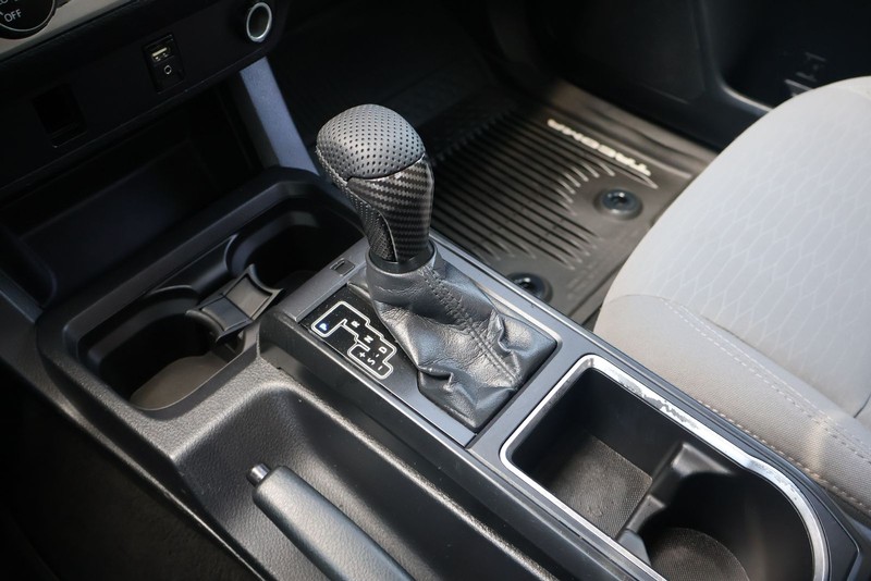 Toyota Tacoma Vehicle Full-screen Gallery Image 29