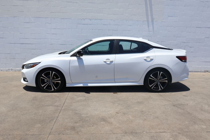 Nissan Sentra Vehicle Full-screen Gallery Image 10