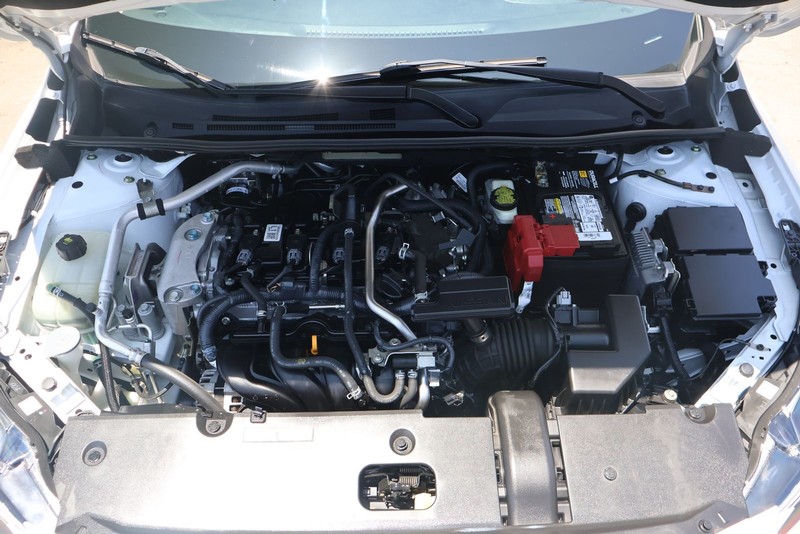Nissan Sentra Vehicle Full-screen Gallery Image 12