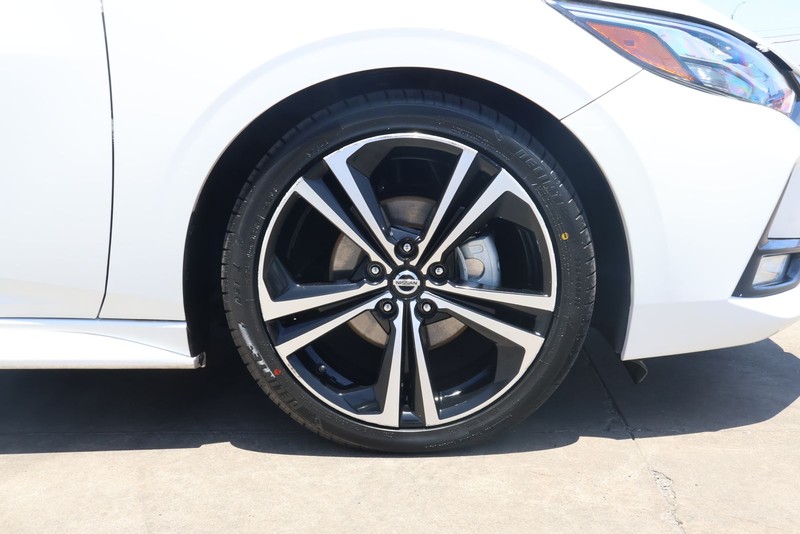 Nissan Sentra Vehicle Full-screen Gallery Image 13