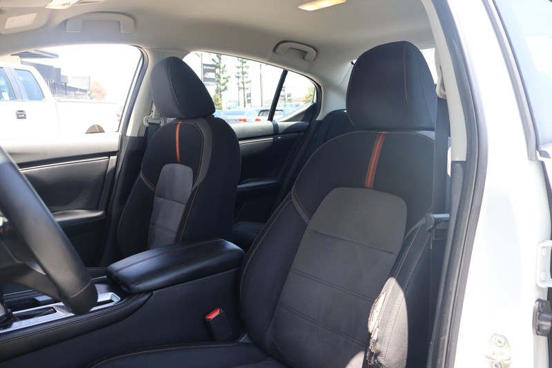 Nissan Sentra Vehicle Full-screen Gallery Image 16