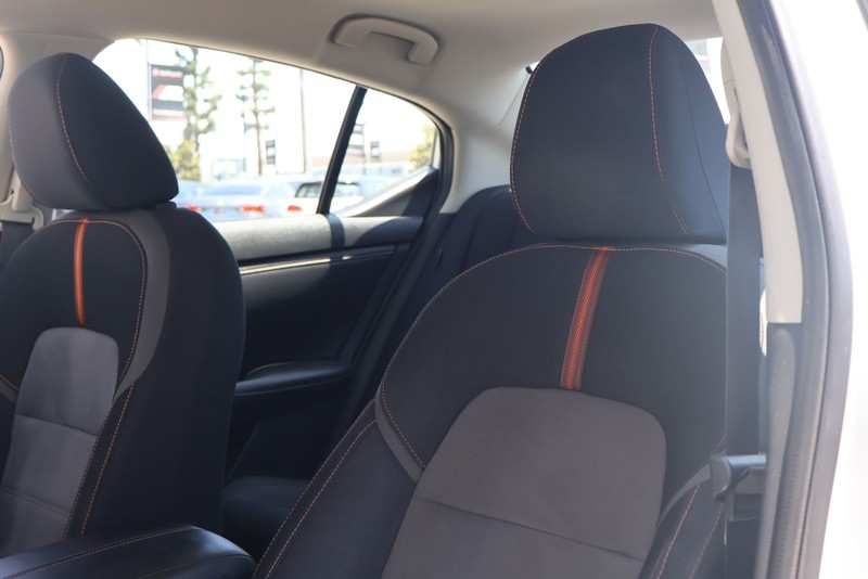 Nissan Sentra Vehicle Full-screen Gallery Image 17