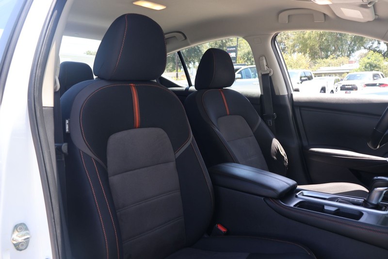 Nissan Sentra Vehicle Full-screen Gallery Image 19