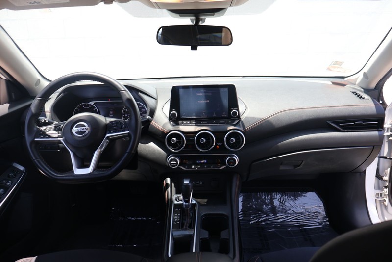Nissan Sentra Vehicle Full-screen Gallery Image 21