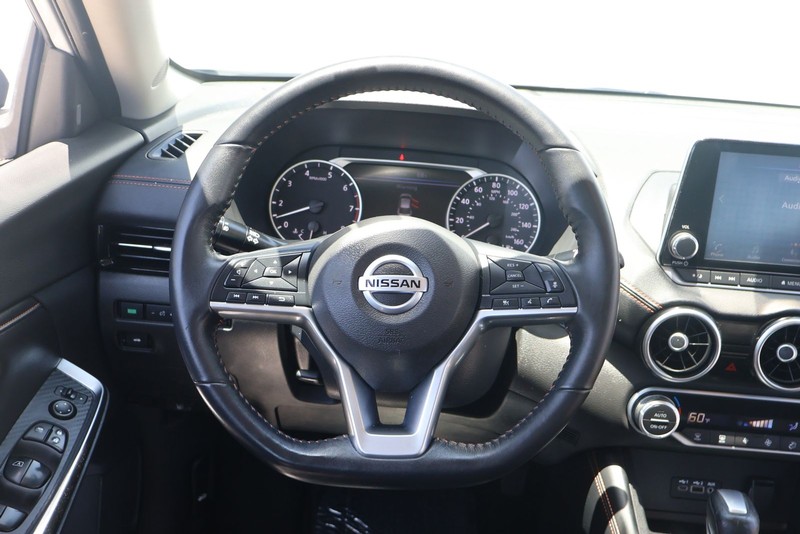 Nissan Sentra Vehicle Full-screen Gallery Image 23