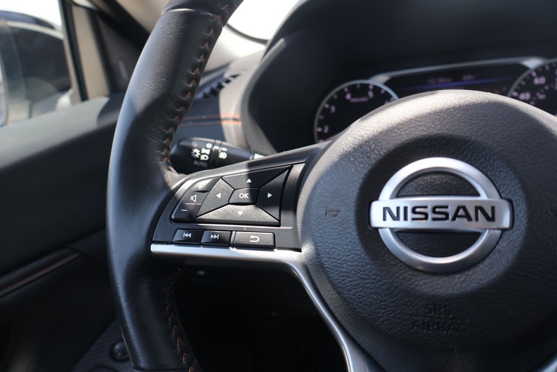 Nissan Sentra Vehicle Full-screen Gallery Image 25
