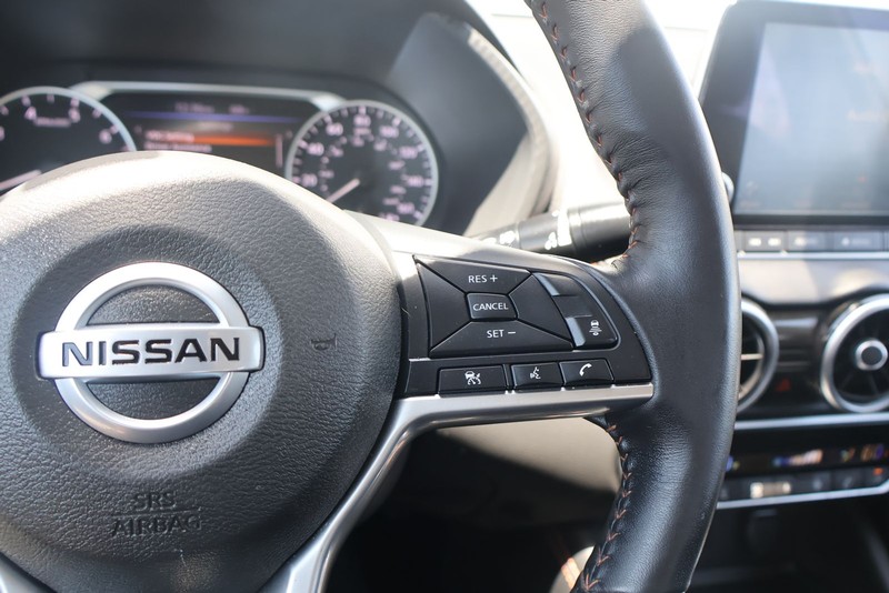 Nissan Sentra Vehicle Full-screen Gallery Image 26