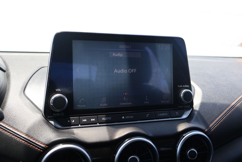 Nissan Sentra Vehicle Full-screen Gallery Image 27