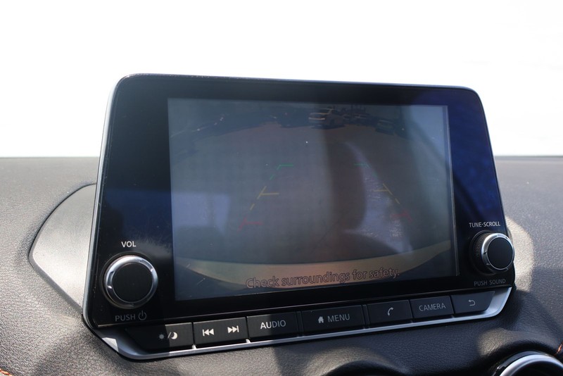 Nissan Sentra Vehicle Full-screen Gallery Image 28
