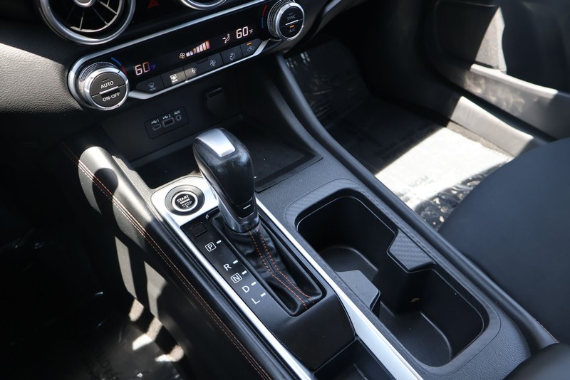 Nissan Sentra Vehicle Full-screen Gallery Image 29