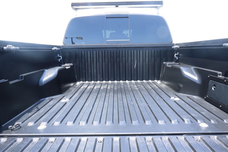 Toyota Tacoma Vehicle Full-screen Gallery Image 08