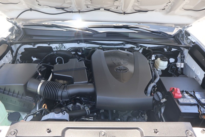 Toyota Tacoma Vehicle Full-screen Gallery Image 12