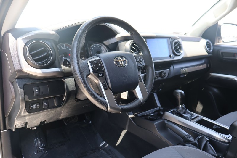 Toyota Tacoma Vehicle Full-screen Gallery Image 15