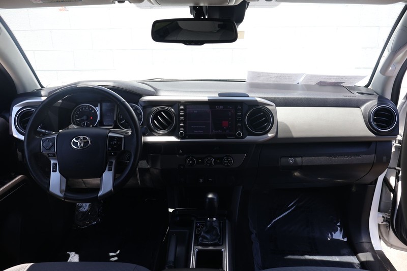Toyota Tacoma Vehicle Full-screen Gallery Image 21