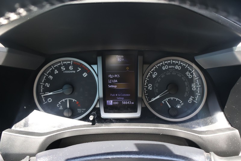 Toyota Tacoma Vehicle Full-screen Gallery Image 22