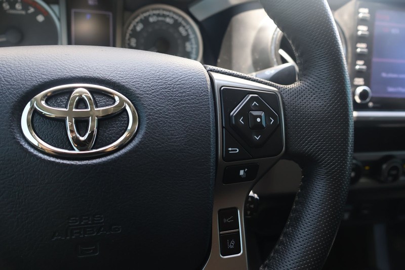 Toyota Tacoma Vehicle Full-screen Gallery Image 25