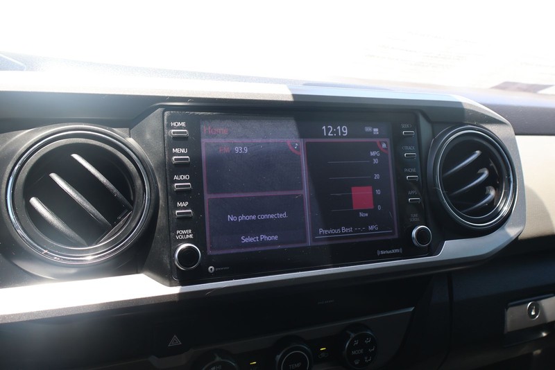 Toyota Tacoma Vehicle Full-screen Gallery Image 27