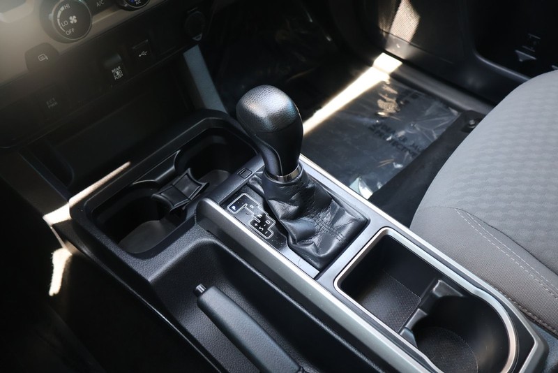 Toyota Tacoma Vehicle Full-screen Gallery Image 29