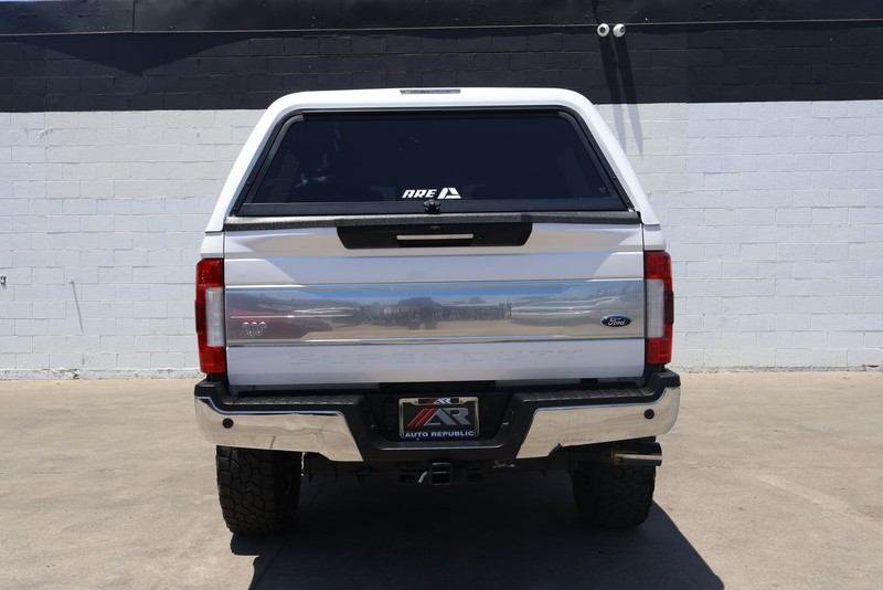 Ford Super Duty F-350 SRW Vehicle Full-screen Gallery Image 06