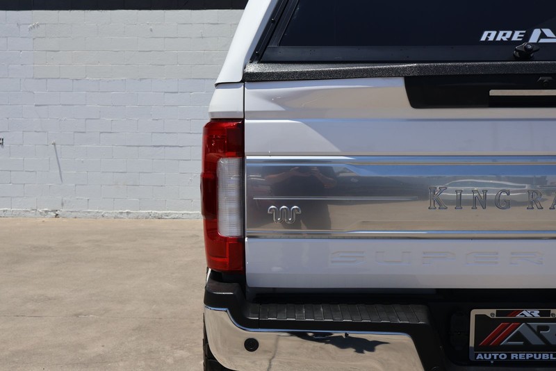 Ford Super Duty F-350 SRW Vehicle Full-screen Gallery Image 07