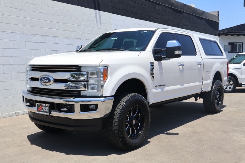 Ford Super Duty F-350 SRW Vehicle Full-screen Gallery Image 11