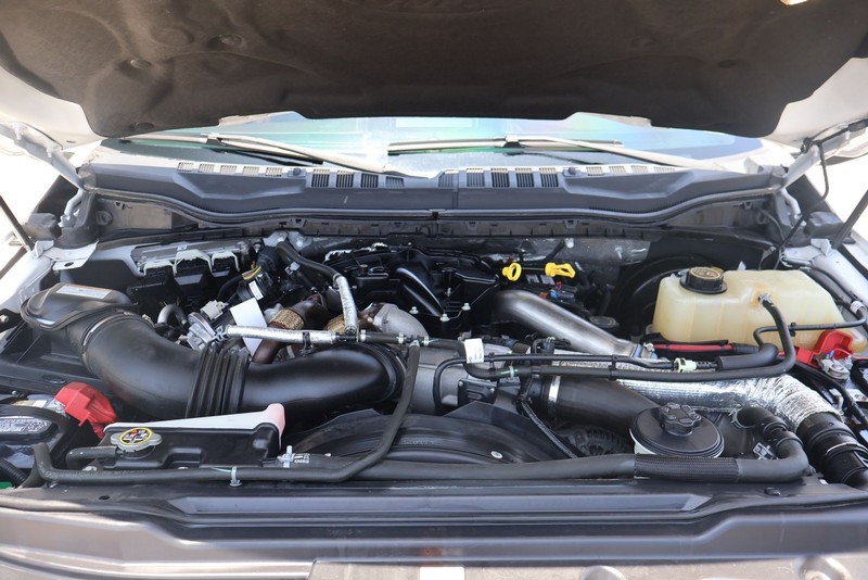 Ford Super Duty F-350 SRW Vehicle Full-screen Gallery Image 13