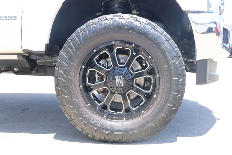 Ford Super Duty F-350 SRW Vehicle Full-screen Gallery Image 14