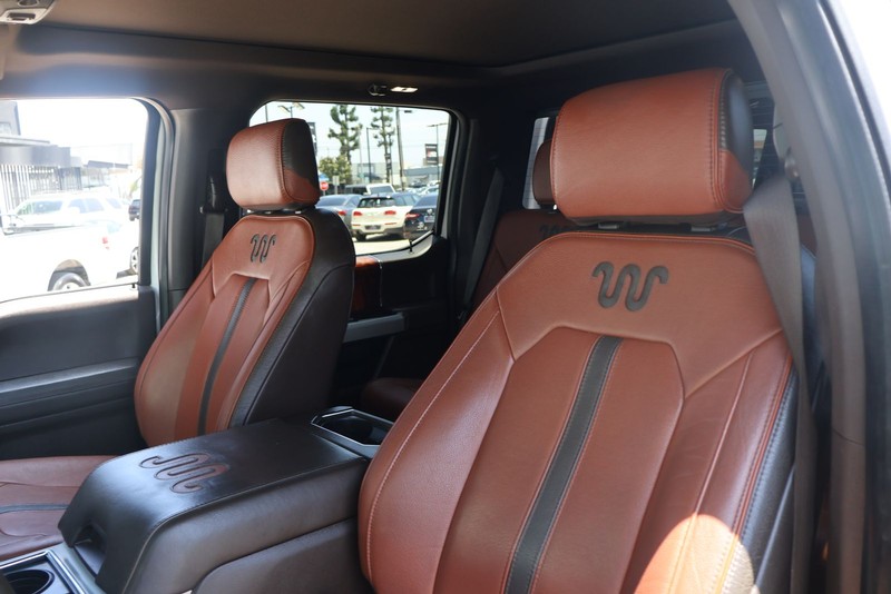 Ford Super Duty F-350 SRW Vehicle Full-screen Gallery Image 17