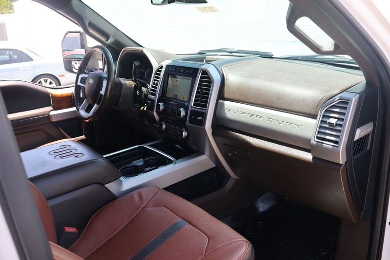 Ford Super Duty F-350 SRW Vehicle Full-screen Gallery Image 20