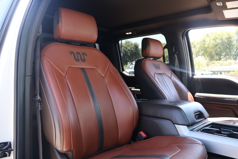 Ford Super Duty F-350 SRW Vehicle Full-screen Gallery Image 21