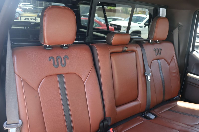 Ford Super Duty F-350 SRW Vehicle Full-screen Gallery Image 22