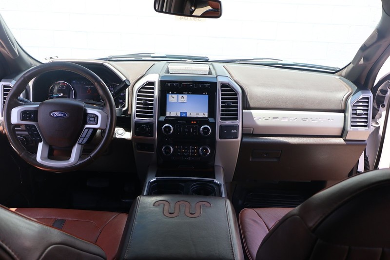 Ford Super Duty F-350 SRW Vehicle Full-screen Gallery Image 24