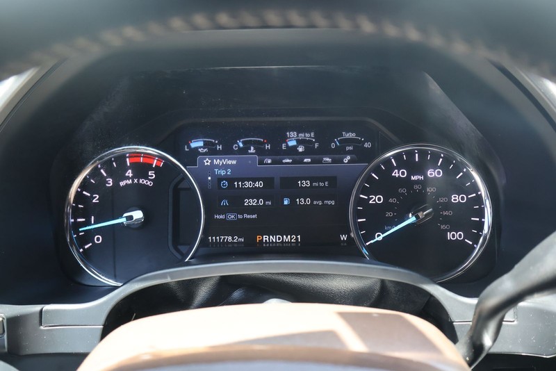Ford Super Duty F-350 SRW Vehicle Full-screen Gallery Image 25