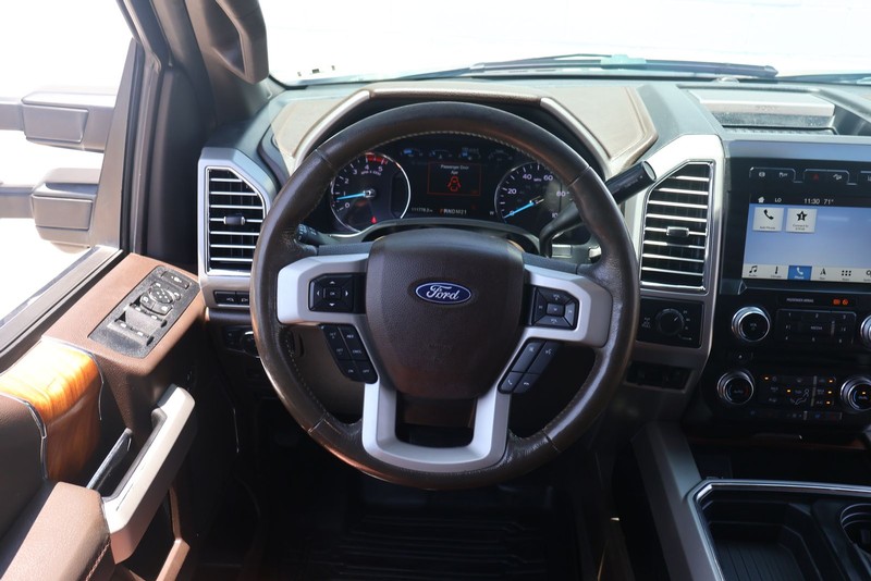 Ford Super Duty F-350 SRW Vehicle Full-screen Gallery Image 26