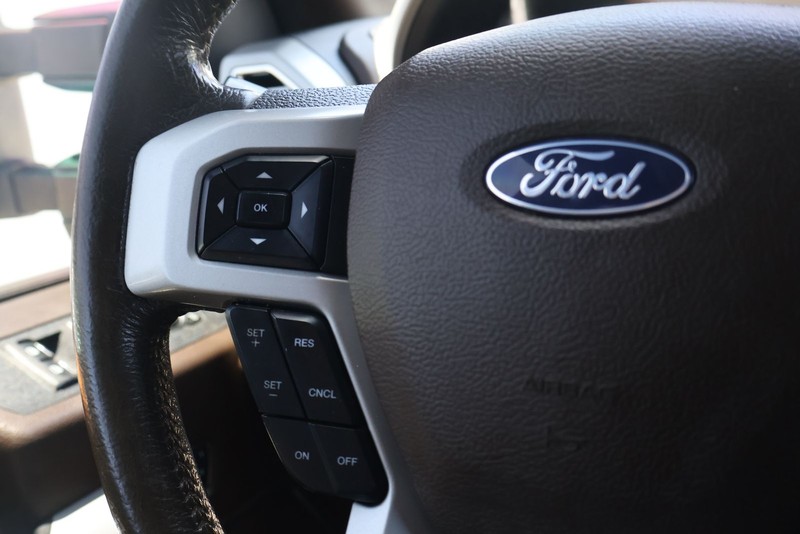 Ford Super Duty F-350 SRW Vehicle Full-screen Gallery Image 27