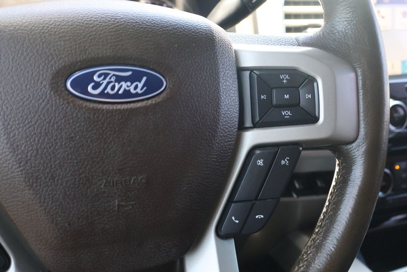 Ford Super Duty F-350 SRW Vehicle Full-screen Gallery Image 28