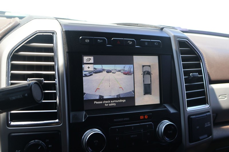 Ford Super Duty F-350 SRW Vehicle Full-screen Gallery Image 31