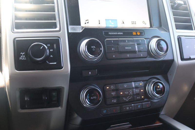 Ford Super Duty F-350 SRW Vehicle Full-screen Gallery Image 32